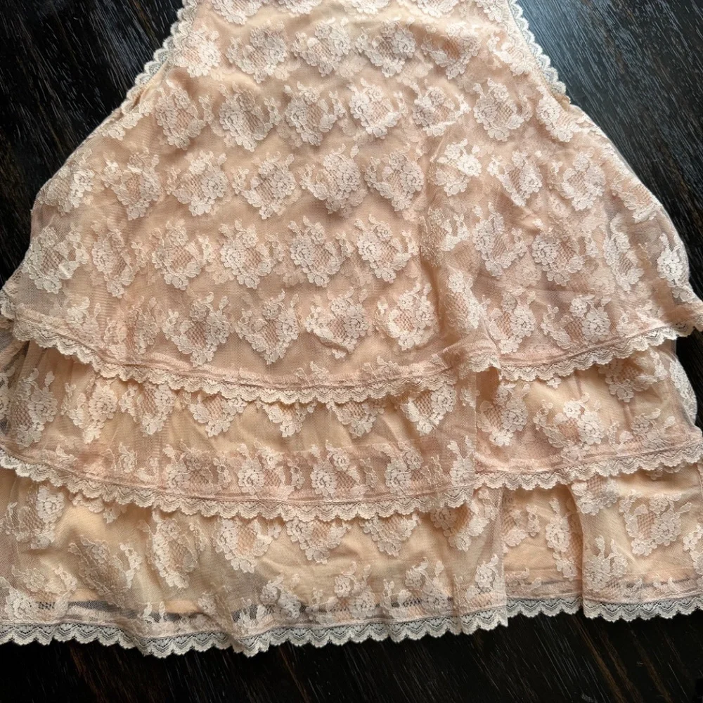Anthropologie Tiered Boho Classic Lace Blouse Size Small Like New OOS - Picture 4 of 5